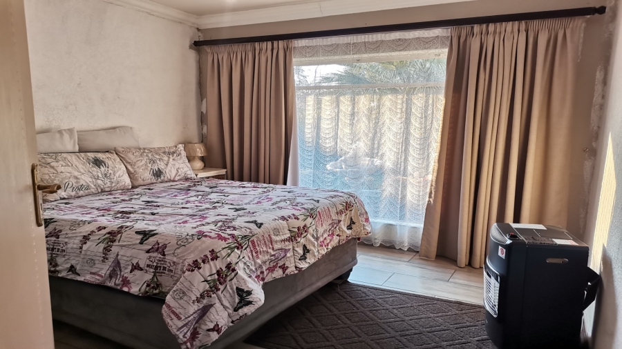 5 Bedroom Property for Sale in Miederpark North West